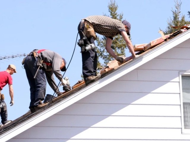 Roof Installation in Longview WA | Summit Exteriors Roofing crew installing asphalt shingles on a residential home in Longview WA during a Summit Exteriors project
